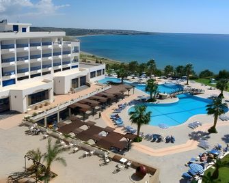 Ascos Coral Beach Hotel - פאפוס - בניין