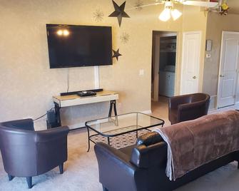 I Deal Lake Powell Home 3br, Jacuzzi, Bbq, Firepit - Page - Living room