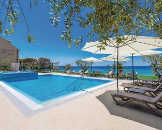 Nice apartment in Povljana - Povljana - Pool