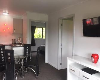 Motuoapa Bay Motel - Turangi - Salle à manger