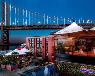 Central Castro 2br W/ Private Deck, Garden And Laundry- No Stairs! - San Francisco