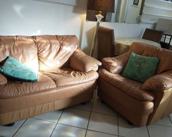 Smoke-Free Bayshore Gardens 1-Room Studio Accessible To Bradenton/Sarasota - Bradenton - Sala de estar
