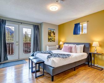 Breathtaking views from our Canmore / Banff Condo. - Canmore - Bedroom