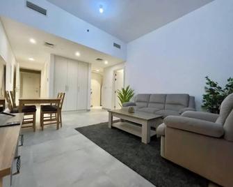 City View Furnished Apartment in Palette Tower in Tourist Club Area - Abu Dabi - Sala de estar