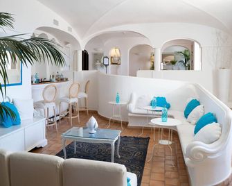 Covo Dei Saraceni - פוליניאנו א מארה - טרקלין