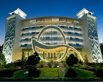 Q Premium Resort Hotel - Okurcalar - Building