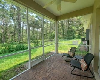 Beautiful 2bed,2bath,2car Garage Stunning Cul-De-Sac Property On 2 Acres Estate - Brooksville - Balcony