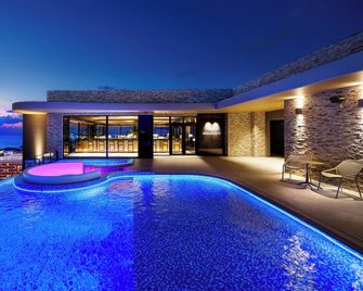 Rihga Royal Resort Okinawa Chatan - Okinawa - Zwembad