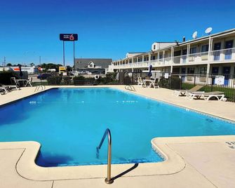 Motel 6-Webster, Tx - Houston - Nasa Lake - Webster - Piscina