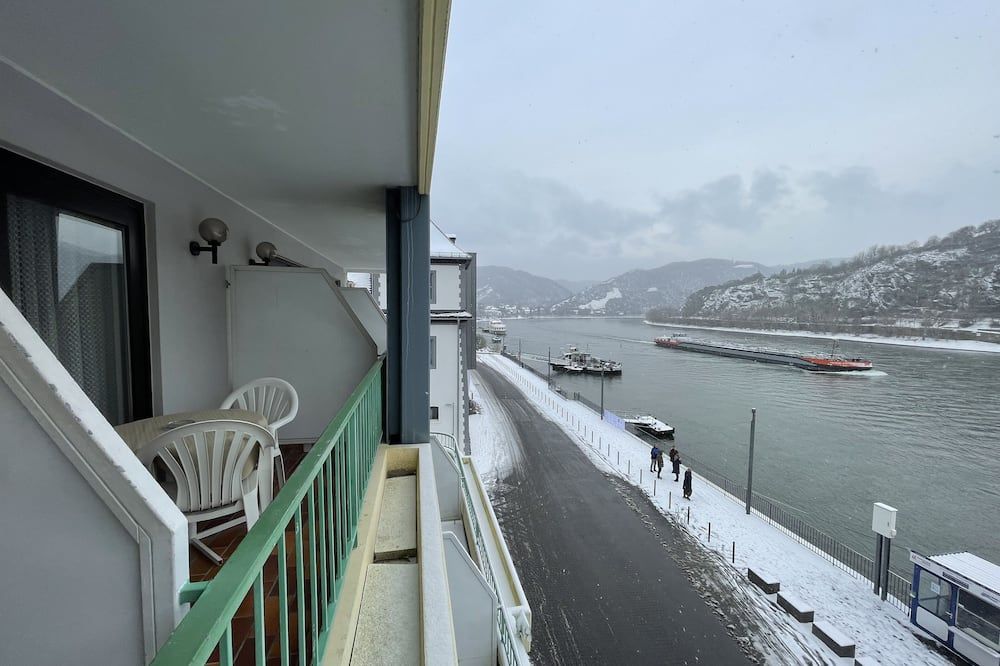 هوتل رينلوست - بوبارد - شرفة