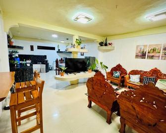 2BR Spacious House in Vigan - Vigan City - Living room