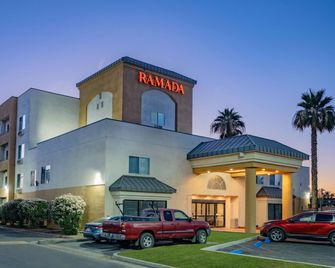 Ramada by Wyndham Bakersfield North - Bakersfield - Building