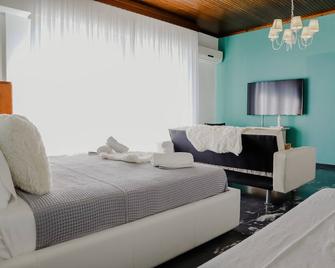 9th floor deluxe apartment with panoramic view of Kavala and jacuzzi. - Kavala - Camera da letto