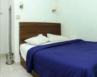 Hotel Mexico - Berastagi - Schlafzimmer