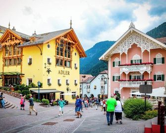 'Villa Stella Apartment N51' near the ski lifts. Mountain view, terrace and garden - Ortisei - Building