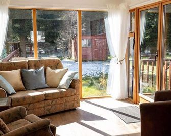 Croftwood Cottage - Boat Of Garten - Living room