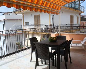 Borgo Gaggi - Gaggi - Balcón
