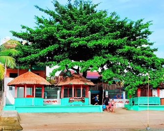 SmallFry's Beach Resort - San Carlos