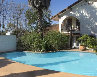 Lakehouse Bed And Breakfast - Canyon Lake - Zwembad