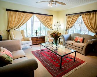 Loerie Guesthouse - הודספרוט - סלון