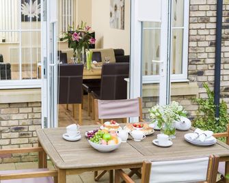 Sunny Corner Cottage - Filey - Patio