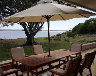 Ratcliff Cottage - American River - Patio