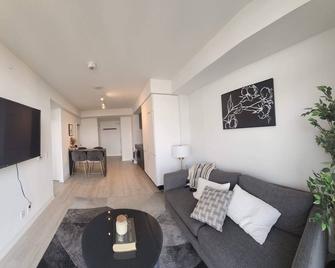Cozy 2 Bedroom Condo coming soon - Toronto - Phòng khách