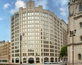 Home2 Suites by Hilton St. Louis Downtown - St. Louis - Building