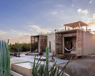 Casa Cardones: Secluded Luxury Retreat Between Sea and Mountains - El Chivato - Patio