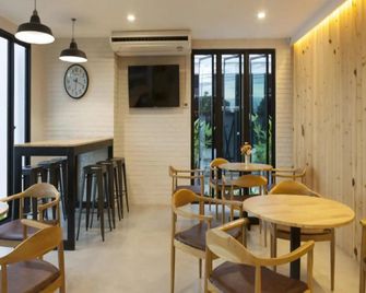 Esy Hotel - Lamphun