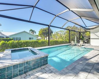 Golf, Swim & Unwind: Modern Marco Island Escape! - Marco Island - Pool