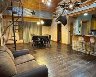 Trophy House - Aubrey