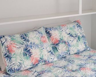 Immaculate Cottage, Huge Deck And Great Back Yard For All Your Yard Games. - Middletown - Bedroom