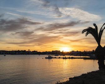 Amazing 2-Bedroom apartment close to all amenities - Porto Cheli - Buiten zicht