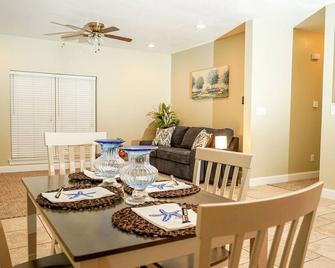 Unit A - Moss Point - Dining room