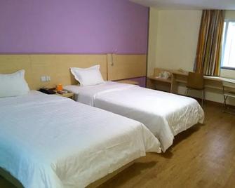 Thank Inn Chain Hotel Henan Shangqiu Railway Station Ticket Shop - Shangqiu - Bedroom