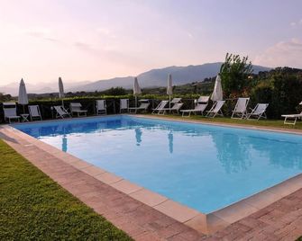 Cottage in charming position, with pool, in residence, surrounded from hills. - Montecarlo - Piscina