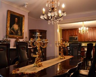 Gorgeous Historical 6 bdrm House close to vineyards and breweries, - Peconic - Dining room