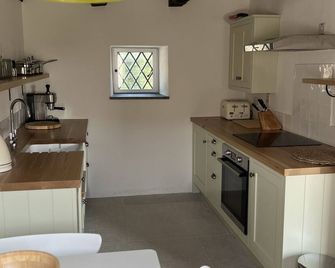 Historic Cottage perched above Kinsale Harbour - Cork - Kitchen
