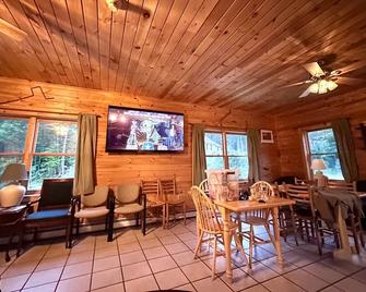 Dead River Lodge - West Forks - Living room