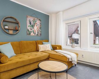 Kamingo for 12 people - Central, terrace, PS4 & Stream - Frankenberg an der Eder - Sala de estar