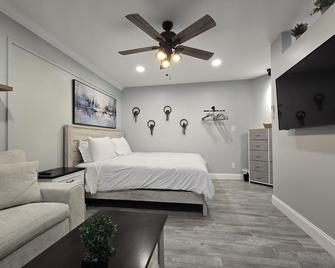 Sunny Palms Inn - Lake Worth - Bedroom
