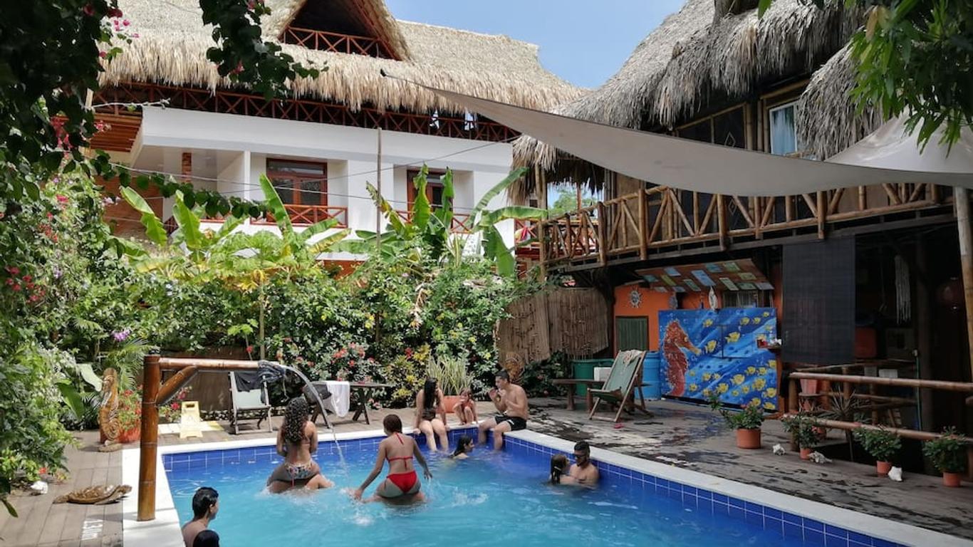 La Natura Hostel & Pool