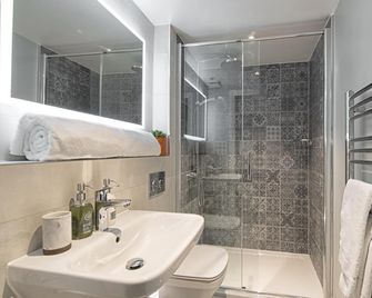 José Pizarro The Swan Inn Esher - Esher - Salle de bain