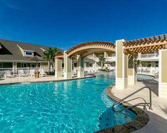Luxurious Poolside Townhome w/ Washer & Dryer + Apple TV! - Chapman Ranch - Pool