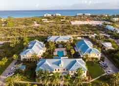 Beautiful 2 Bedroom Townhome minutes from Gracebay Beach! - Grace Bay - Piscina