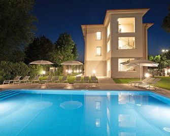 Villa Caterina Apartments by Wonderful Italy - Desenzano del Garda - Pool