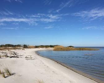 Cedar Island cottage, short walk to beach - Cedar Island - Playa