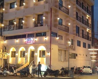 Hotel Umesh - Daman - Gebouw