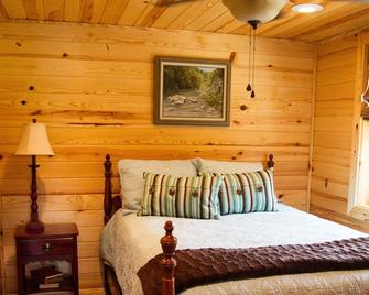 Cabin On Water!!gorgeous! Best Property On The Caddo River In Glenwood Arkansas! - Glenwood - Bedroom